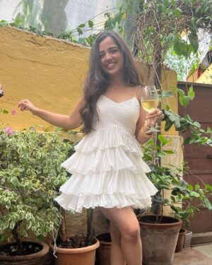 Ahsaas Channa Instagram - 🤍🪩✨

Birthday dress so pretty by @ministrybymehar
📸 @twishadesaii