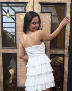 Ahsaas Channa Instagram - 🤍🪩✨ Birthday dress so pretty by @ministrybymehar 📸 @twishadesaii The Lovefools