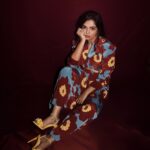 Ahsaas Channa Instagram - ‘Drinking my water, minding my Biz! Monday I’m overrated, Tuesday on my.. ‘ 📸 @pehelaggarwal Makeup @ritikaturakhia01 Hair @glambydiya Styled by @stylebykayal Assisted by @yashtikasharmaaa Outfit @zi.p__ @aayushishahstudio Earrings : @inaya_accessories Ear cuff @inmyelement.jewelry Shoes @houseofprisca_ @ascend.rohank