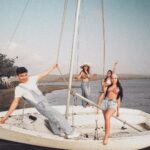 Aida Victoria Merlano Instagram - Sé que es fácil sentirse frustrado cuando Instagram se llena de carros caros y muchos lujos, pero si crees que la fortuna está allí, te equivocas. Yo he conocido a mucha gente con mucho dinero y en el vacío de sus ojos encontré mi norte. Bacano tener plata, pero rico, es realmente el que entiende dónde está la esencia de la vida ❤️ Paso por aquí a presumirles a mis amigos, porque siendo muy sincera, son una verdadera fortuna.