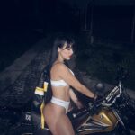 Aida Victoria Merlano Instagram - 🏍 Me iba a dar un roce… Luego recordé que no sé manejar moto.