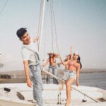 Aida Victoria Merlano Instagram - Sé que es fácil sentirse frustrado cuando Instagram se llena de carros caros y muchos lujos, pero si crees que la fortuna está allí, te equivocas. Yo he conocido a mucha gente con mucho dinero y en el vacío de sus ojos encontré mi norte. Bacano tener plata, pero rico, es realmente el que entiende dónde está la esencia de la vida ❤️ Paso por aquí a presumirles a mis amigos, porque siendo muy sincera, son una verdadera fortuna.