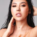 Aida Victoria Merlano Instagram - ¿Quienes se quedarían en tus amarguras? Porque es muy fácil tener compañía cuando eres dulce como la miel… 🍯