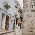 Aida Victoria Merlano Instagram - Hace unos días se me acercó alguien en la calle a pedirme que no incitara a las niñas a que abrieran un Only en lugar de estudiar carreras profesionales porque eso era invitarlas a no desarrollar su intelecto... Me pareció una crítica válida, exceptuando el hecho de que yo no tengo Only y que si se tratase de dar ejemplo, todos mis IGTV tienen detrás discursos con estructuras argumentativas sólidas que no salen de una cabeza hueca; pero atendiendo a la crítica les quiero enviar el siguiente mensaje: Trabajen cada día en ser la mujer que quieren ser sin pasar por encima de nadie, para que el día de mañana no permitan que en la calle alguien quiera invalidarlas por la profesión que elijan. La moral es subjetiva, por lo qué hay juicios que sólo nos atañen a nosotras mismas; pero procuren formarse intelectualmente para que defiendan sus elecciones de manera contundente frente a los doble moral e hipócritas de los que esta lleno el mundo. ❤️ Jamás elijan el camino que otro les trazó y menos el camino al que la necesidad las lleve. Trabajen por materializar lo que ven con los ojos cerrados, sea lo que sea ❤️ las amo mucho mis mujeres lindas, fuertes, inteligentes y valientes.