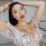 Aida Victoria Merlano Instagram - La pose que te conté 😂 si viste mis historias, sabes de qué te hablo. ¿Cómo te trata la vida mije linde? 🌸