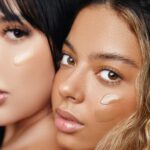 Aida Victoria Merlano Instagram - DIVASCREEN by Aida Victoria ❤️‍🔥 Hace 15 meses mandé a preparar un protector solar con color para uso personal, lo fui modificando a mi gusto y era el protector solar “perfecto”, hasta el día que me di cuenta de que solo se adaptaba a pieles blancas. Cuando le escribí al laboratorio para mandar a pedir uno para un amigo con piel oscura, me dijeron que no manejaban ese tipo de pigmentos y que para personas ese tono de piel, tenían una versión “sin color”. Se me prendió el bombillo y llamé a Mary la dueña de @divalash.co y le pregunté: ¿Por qué DivaSkin no tiene protectores solares? Me dijo que era muy complicado y que ninguna fórmula le gustaba. Le pedí la dirección, le mandé el producto y lo amó; le conté mi idea de mandar a importar pigmentos oscuros y se montó conmigo en este tren. Hoy es una realidad, un protector solar con 4 matices!!! Que se adapta a todos los tonos de piel, con una textura sedosa que deja la piel suave e hidratada; protege de los rayos UVA y UVB ❤️ La verdad, QUÉ PRODUCTO TAN HP!!! No existe alguien que lo pruebe y no lo ame. Pueden comprarlo en @divalash.co o en el link que está en mi perfil ✨ Los amo un montón!