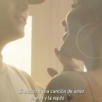Aida Victoria Merlano Instagram - “DUDAS DE MI” ❤️‍🩹. Esta es una canción realmente especial para mi , ya pueden ir a ver el vídeo tan increíble que hice junto a la hermosa @aidavictoriam ❤️‍🩹 Gracias a la family @hache__________ @mikylasensa @cuenca_prod @jeyelfaroestudio por el amor, por el aguante y la lealtad. 🫡 Gracias a la combi más dura en lo visual @calacho___ @juancamilogonzalez_ Y el diseño junto al arte ni que decir @clarabaldovino no dejas de sorprenderme, @margarajllo gracias por hacer q todo con el amor q lo haces.
