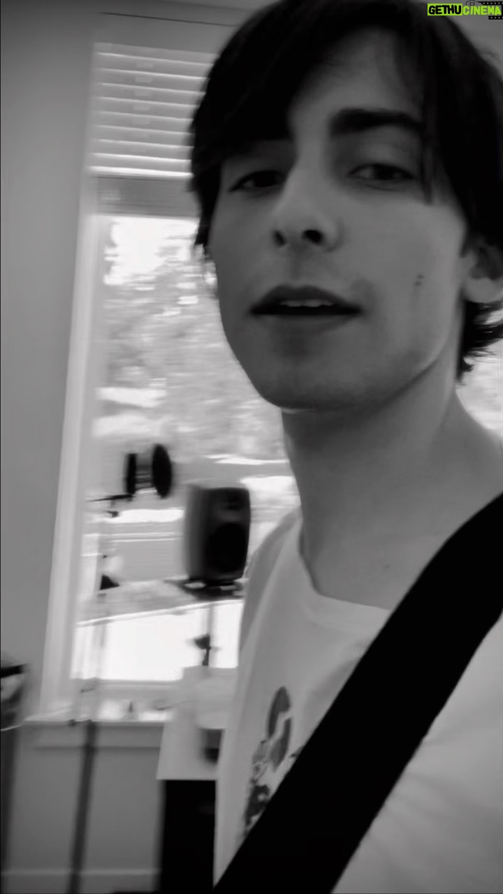 Aidan Gallagher Instagram - Listen with headphones ♥️ Bainbridge Island, Washington