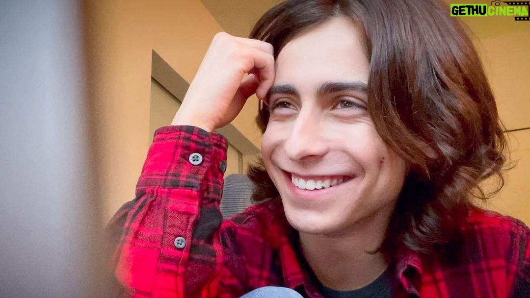 Aidan Gallagher Instagram - NEW VIDEO - Link in Bio ⬆️ Today at 12pm PST, watch Envision Racing kick off the Formula E racing season in Mexico City! Where to watch: https://www.fiaformulae.com/en/ways-to-watch/ Type in your country name on the left hand side! #envisionracing #raceagainstclimatechange #treeswithaidan Seattle, Washington