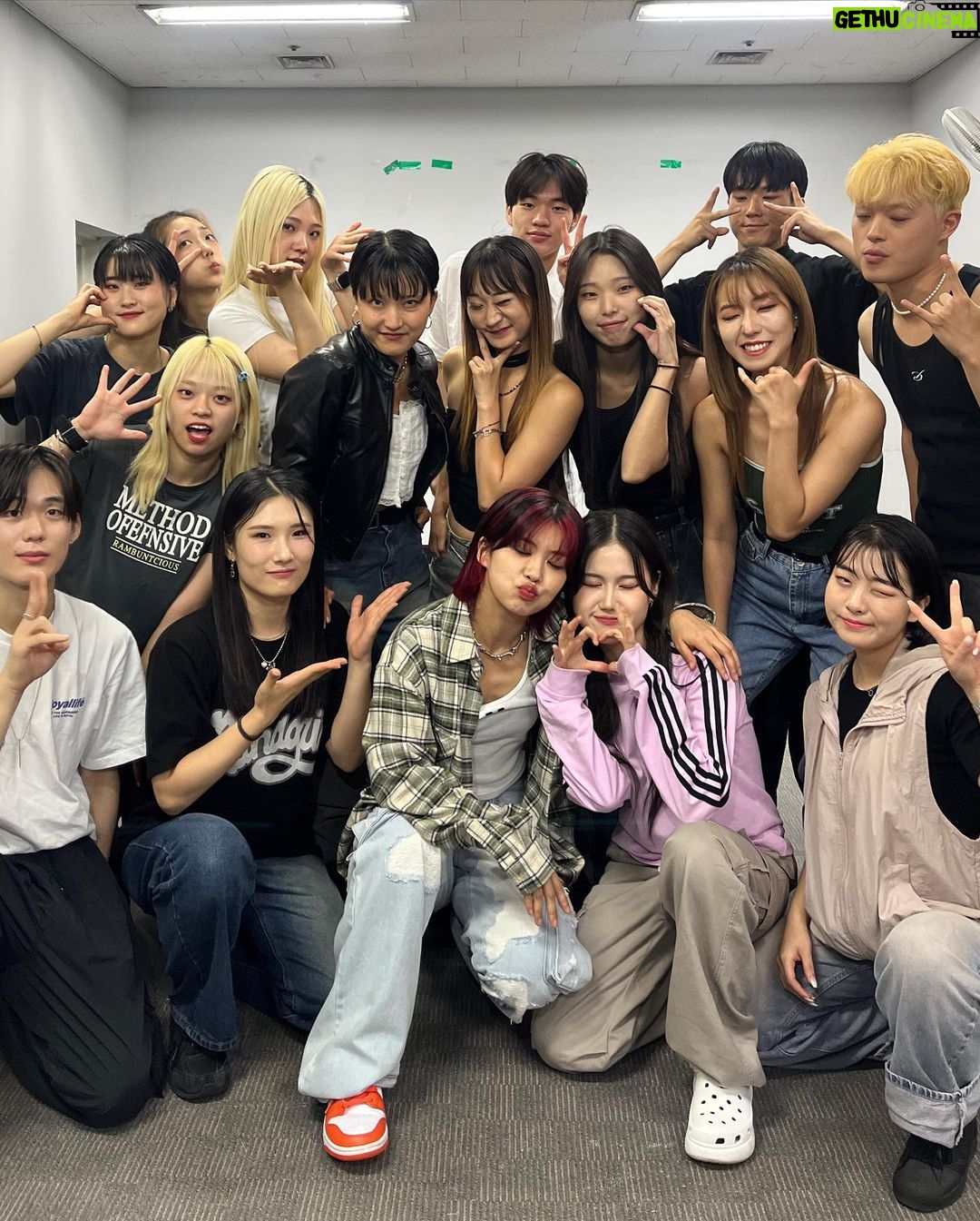 Aiki Instagram - 영원히 기억할게. #아이키단독팬콘서트 #aikifanconcert . 가장 나다운 모습으로 가장 행복한 하루를 보내게 해준 우리 이끼들 사랑해! 의리로 함께 채워준 허니제이,프라우드먼,노제,효진초이 우리 스우파 전우들 사랑해요. 탭댄서들과 우리 젬마크루 모두 고맙고,감사함 또 베풀어갈게요:) 예쁜 이키 만들어준 헤메스 가족분들과 우리 에스팀가족들 감사하고 사랑합니다. 처음으로 단독팬콘서트를 멋지게 할수있도록 도와준 빅크 모먼트. 진짜 최고였어요! 1,2부 오프라인,온라인 함께 놀아준 1000여 이끼들 사랑하고, 언제나 더 사랑해줄게❤️ #이끼 #이끼 #이끼 #이끼 #이끼 #ikki #이끼