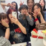 Aiki Instagram - 영원히 기억할게. #아이키단독팬콘서트 #aikifanconcert . 가장 나다운 모습으로 가장 행복한 하루를 보내게 해준 우리 이끼들 사랑해! 의리로 함께 채워준 허니제이,프라우드먼,노제,효진초이 우리 스우파 전우들 사랑해요. 탭댄서들과 우리 젬마크루 모두 고맙고,감사함 또 베풀어갈게요:) 예쁜 이키 만들어준 헤메스 가족분들과 우리 에스팀가족들 감사하고 사랑합니다. 처음으로 단독팬콘서트를 멋지게 할수있도록 도와준 빅크 모먼트. 진짜 최고였어요! 1,2부 오프라인,온라인 함께 놀아준 1000여 이끼들 사랑하고, 언제나 더 사랑해줄게❤️ #이끼 #이끼 #이끼 #이끼 #이끼 #ikki #이끼
