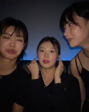 Aiki Instagram - 숲파샤이~스우퍄사이🕶🖤
사랑해 스우파 전우애. #SWF 
.
At party of holybang #FTF 
@__honey.j__ @play_holybang 
이제야 말하는데,스우파1등 배아프지만 멋있어서사랑해.