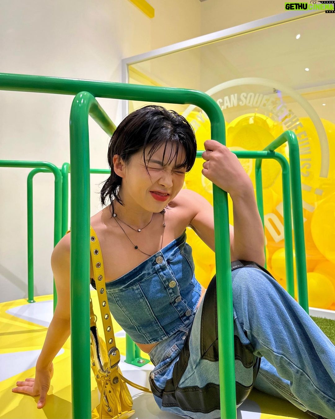Aiki Instagram - 질투난다. 나만큼 상큼한거, 너가 좋아할 생각하니까 . This is as fresh as me. Which one do you like better? 🍋or me?! #광고 #카스쿨 #카스레몬스퀴즈 #카스레몬팝업 @official.cass 🍋
