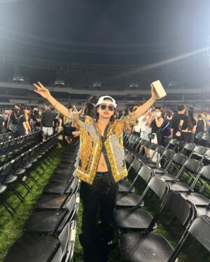 Aiki Instagram - 나의 별 @brunomars ⭐️
I'll love and support him forever. For a day, I wanted to spend it as cool as Bruno Mars! ㅋㅋㅋㅋㅋㅋ
Thank you for coming to Korea❤️ #브루노마스팬올림