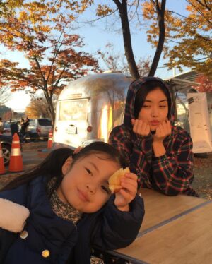 Aiki Instagram - 너에게 소중한 11년째 #어린이날 🤍
a precious treasure to me #daughter