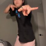 Aiki Instagram - 여미라고 혼내더니 계속 보더라? If I take off T-shirt, and u