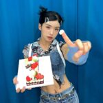 Aiki Instagram – 너에게 줄 초콜릿은 내입술. For 이끼💋
The chocolate for you is ma lips Valentine’s Day