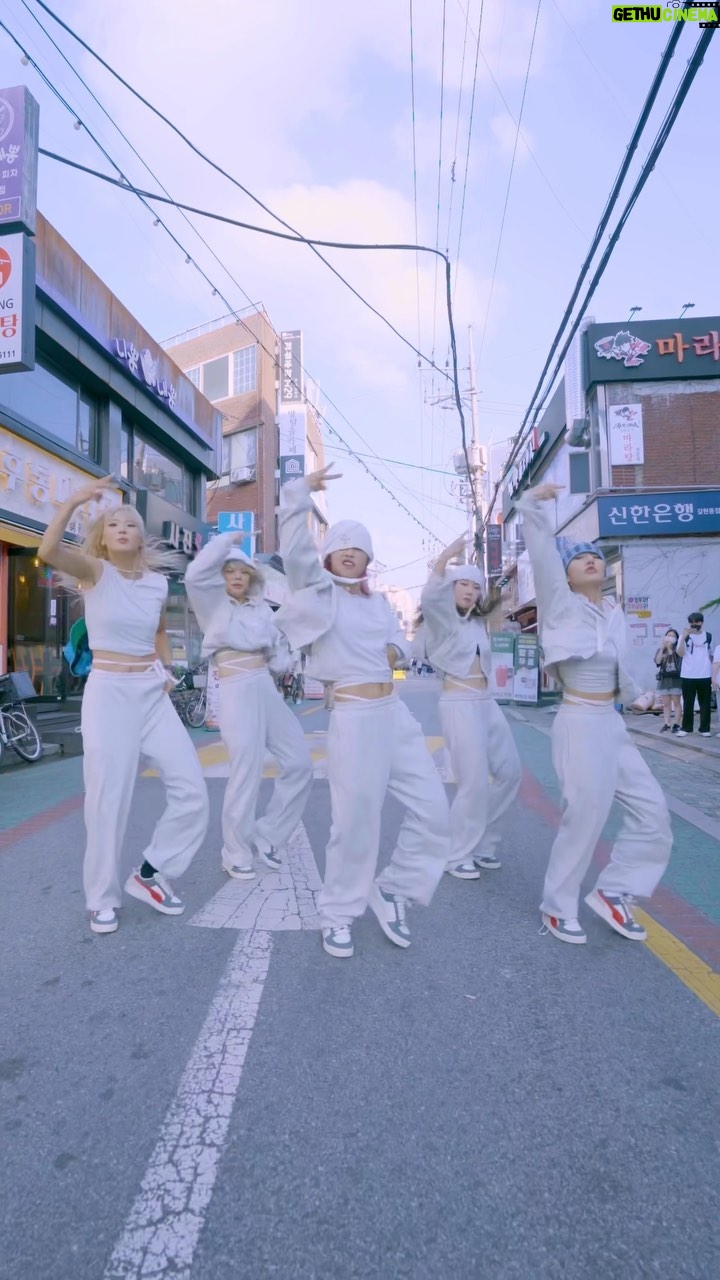 Aiki Instagram - 키분이 째져🔥 #새삥 #hook #swf #smf #newthing Choreo by VATA Design with PUMA