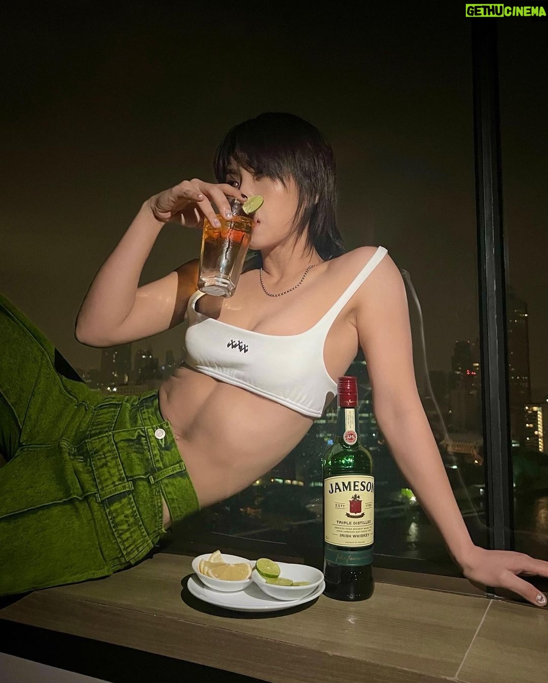 Aiki Instagram - #광고 제임슨 하이볼 마시면 나랑 사귀는거다. If you drink this, you're going out with me. @jameson_korea #제임슨 #제임슨하이볼 #Widenthecircle #jameson Drink Responsibly 19세 이상의 법적음주허용 소비자를 위한 컨텐츠입니다. 경고 : 지나친 음주는 뇌졸중, 기억력 손상이나 치매를 유발합니다. 임신 중 음주는 기형아 출생 위험을 높입니다. 제품명: 제임슨 제조국: 아일랜드 수입업소: ㈜페르노리카코리아