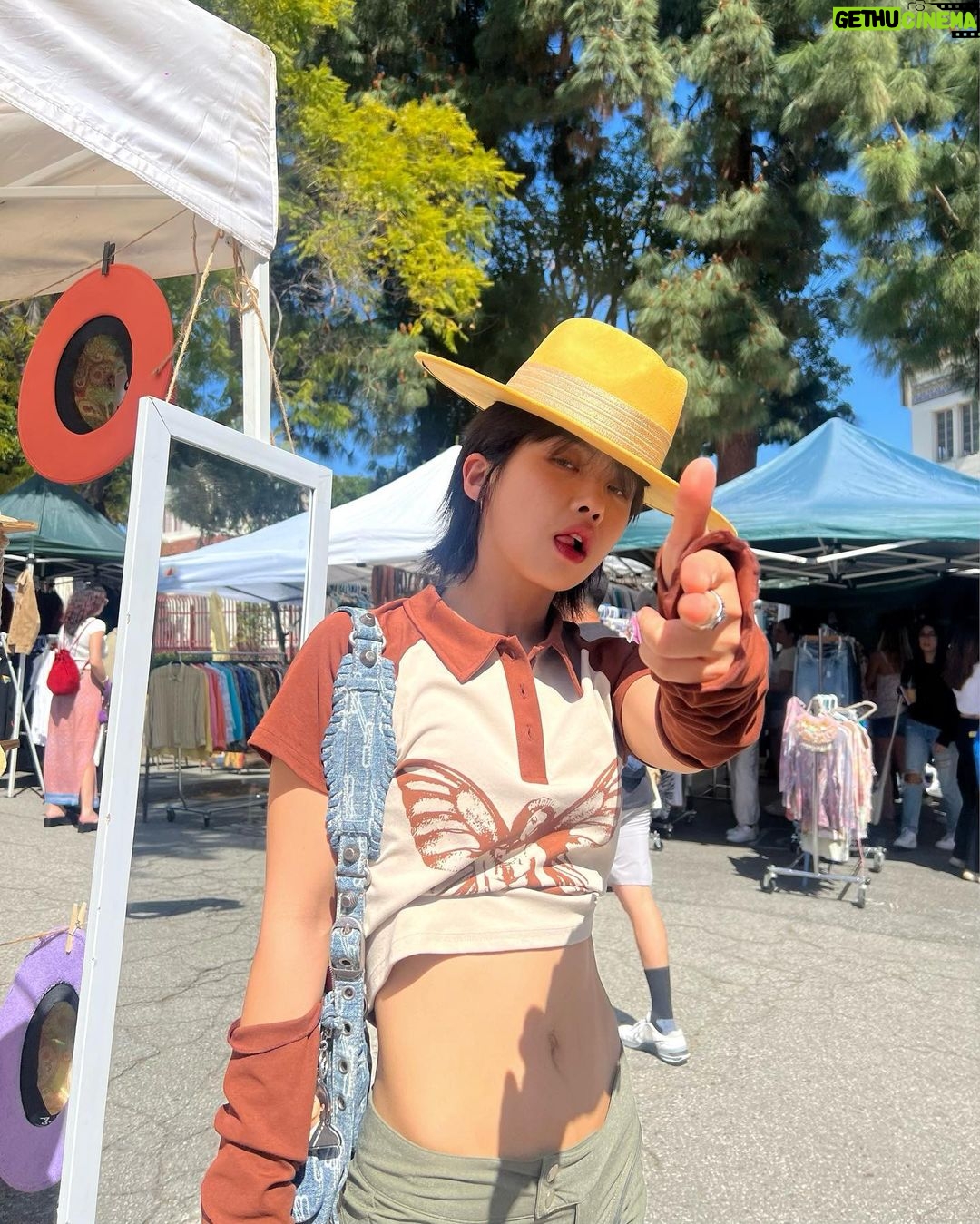 Aiki Instagram - 내 욘도니에 치즈스틱. She's an angel who took the gum off my ass #LA #sundayfleamarket #gumterror Los Angeles, California
