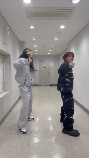 Aiki Instagram - Bada + Aiki = ???🩵❤️
Choreo by @badalee__ 
#swf1 #swf2 #보기힘든투샷