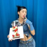 Aiki Instagram – 너에게 줄 초콜릿은 내입술. For 이끼💋
The chocolate for you is ma lips Valentine’s Day