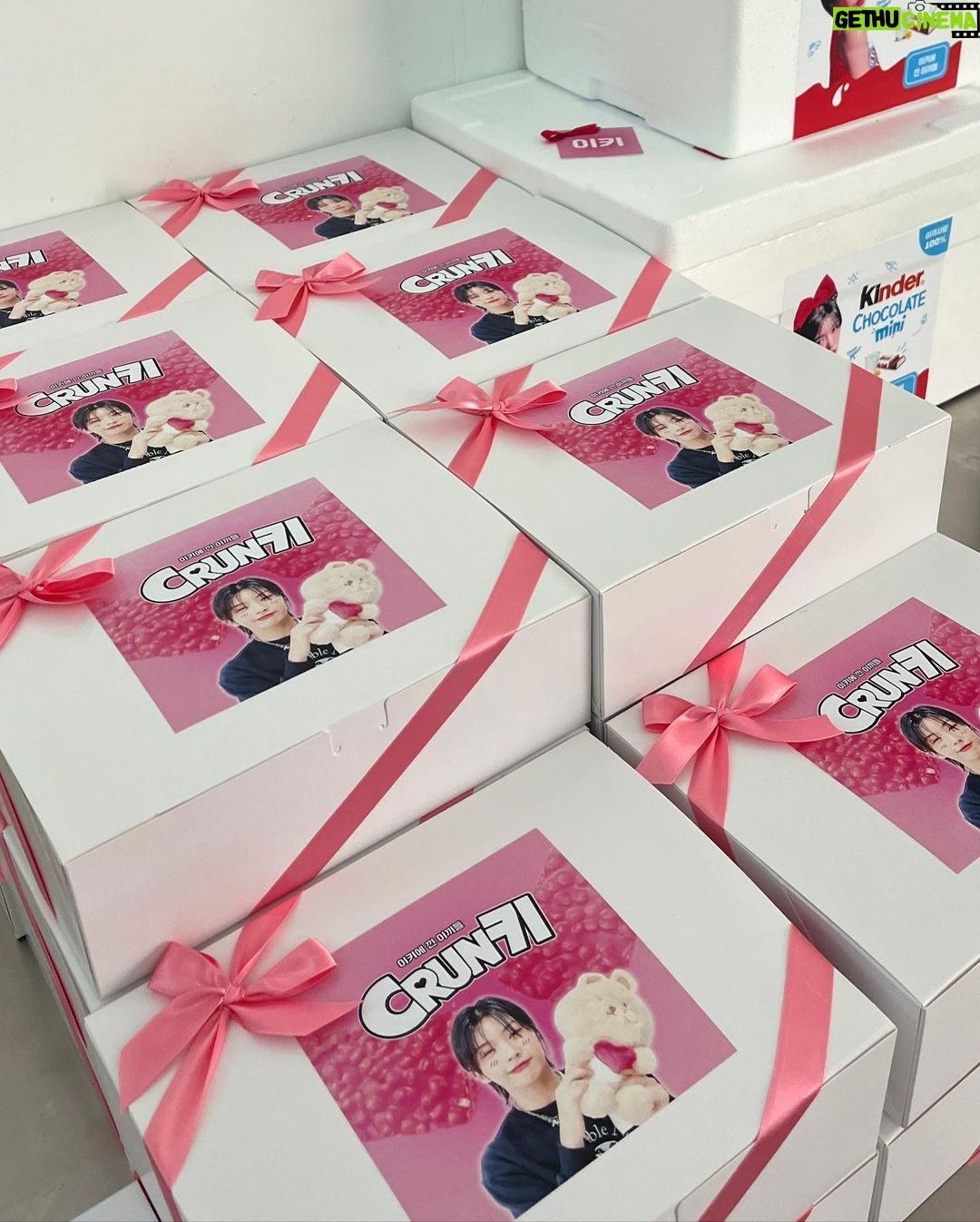 Aiki Instagram - 너에게 줄 초콜릿은 내입술. For 이끼💋 The chocolate for you is ma lips Valentine's Day