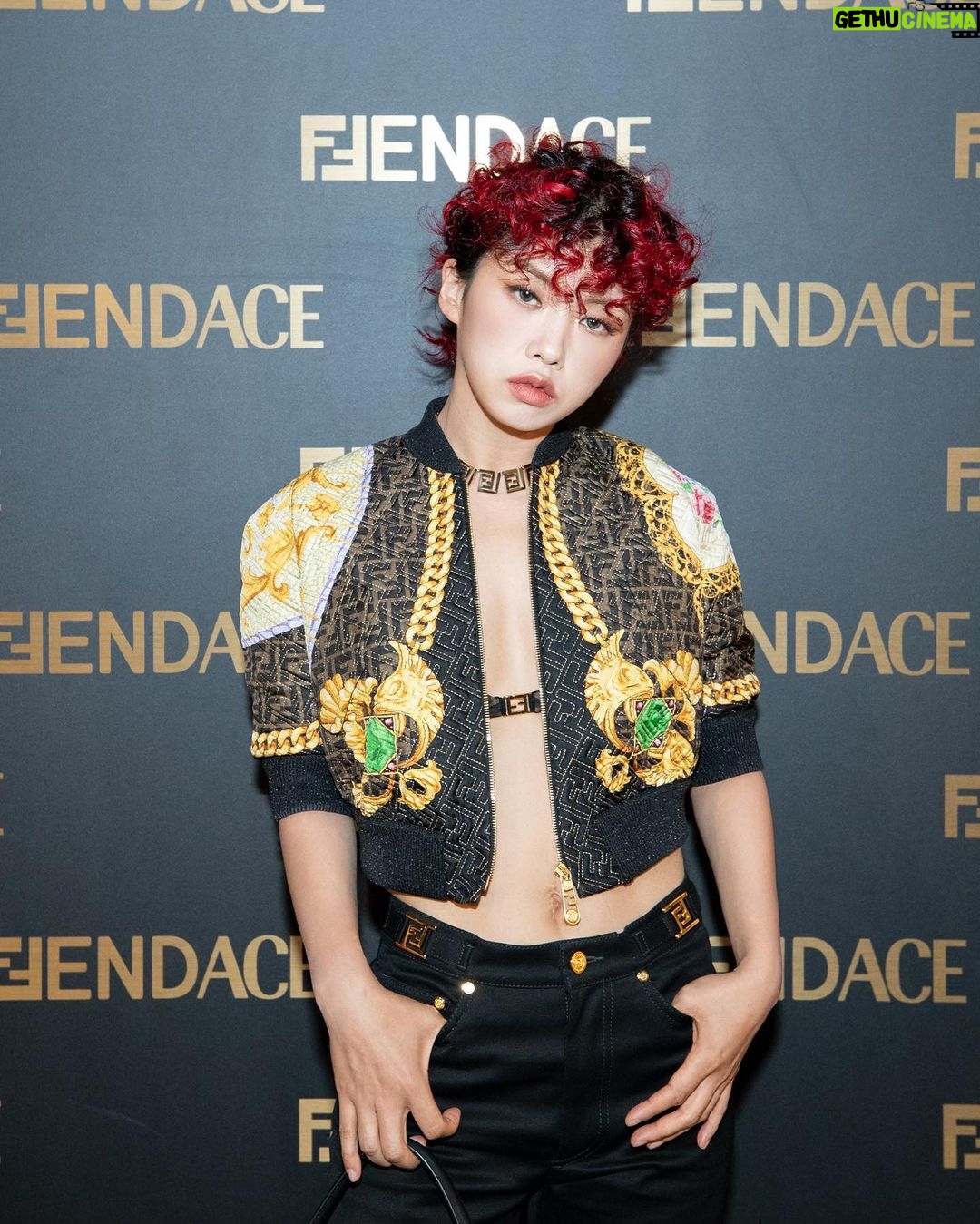 Aiki Instagram - 언니가 럭셔리하게 놀아줄게. #광고 #FENDACE #VERSACEBYFENDI @fendi @mrkimjones . 이탈리아 대표 브랜드 펜디가 베르사체와 진행한 스왑 컬렉션. ‘FENDACE’ 를 5월 12일 글로벌 런칭합니다. Lets go🔥