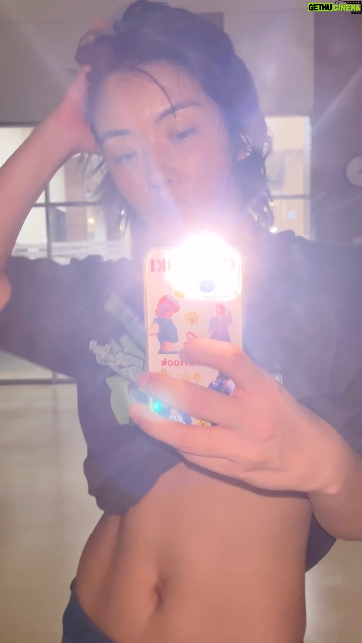 Aiki Instagram - Did you miss my abs? 여기에 손빨래 해줄게.