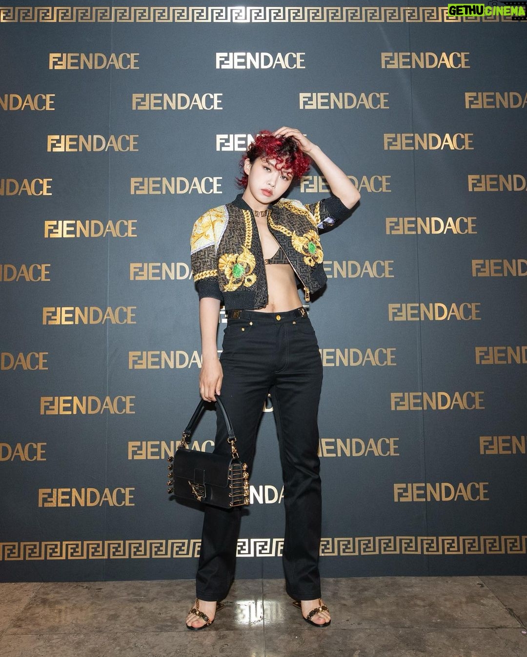 Aiki Instagram - 언니가 럭셔리하게 놀아줄게. #광고 #FENDACE #VERSACEBYFENDI @fendi @mrkimjones . 이탈리아 대표 브랜드 펜디가 베르사체와 진행한 스왑 컬렉션. ‘FENDACE’ 를 5월 12일 글로벌 런칭합니다. Lets go🔥