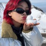 Aiki Instagram - 한라산 정상찍고 수료증받기 vs 한라산 소주 10병마시기 #산꾼도시여자들