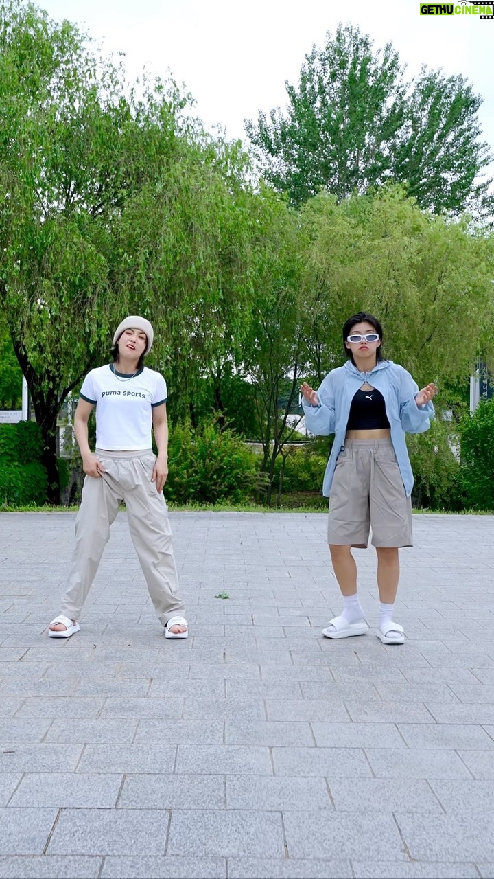 Aiki Instagram - Who’s the Real Aiki ? 🧑🏻🚀vs🦹🏻♀️ 진짜 아이키를 찾아보세요. #광고 #PUMA #푸마 #푸마슬리퍼