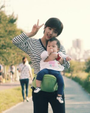 Aiki Instagram - 너에게 소중한 11년째 #어린이날 🤍
a precious treasure to me #daughter