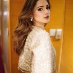 Aima Baig Instagram - I thought lets get done w the close-up shots first then we walk - ✨ @abdulsamadzia 📸 @sairajaffery 👗 Makeup & hair @ayan_khanofficial @luxstylepk #luxstyleawards