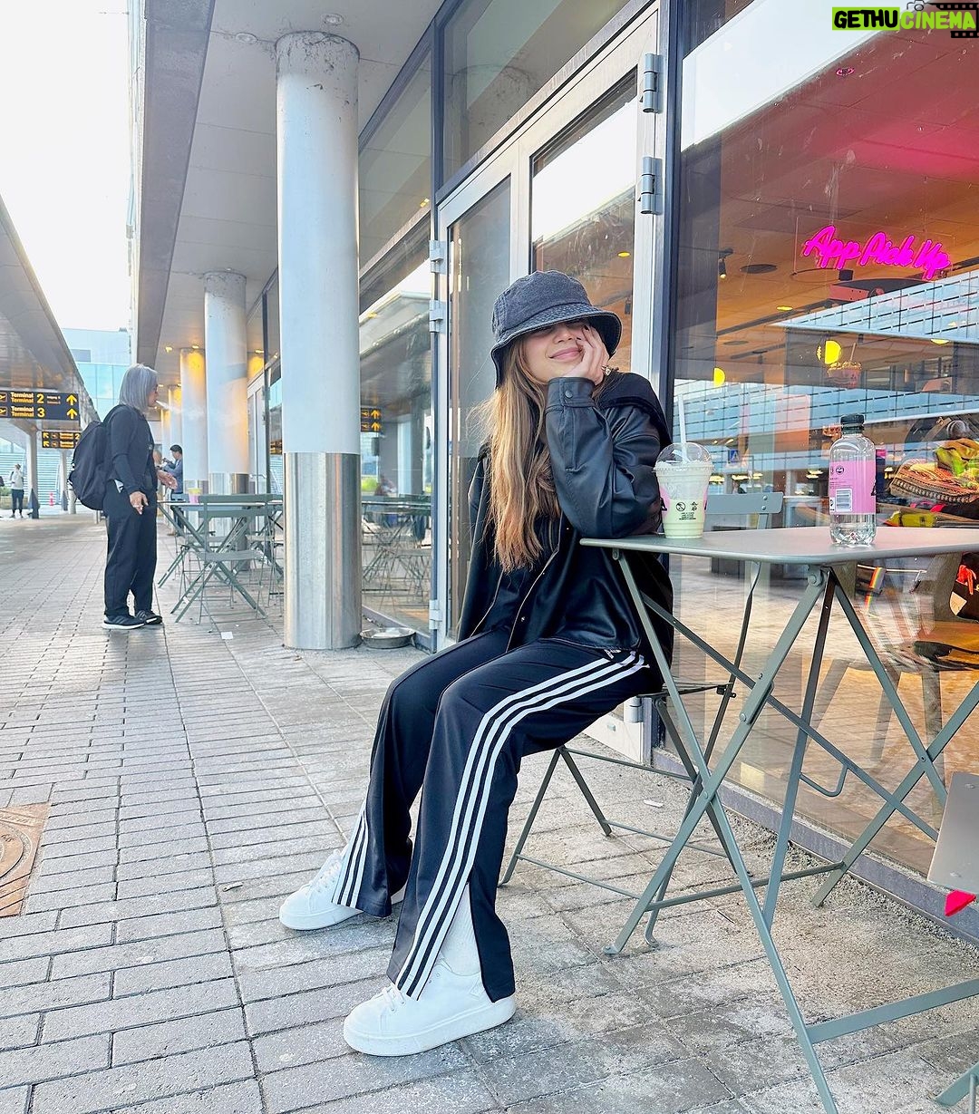 Aima Baig Instagram - Plenty of me lol 🤷♀️