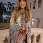 Aima Baig Instagram – A month ago @RRYK district, at the Gov. house invited me to recieve this award as the “Proud Civilian of Punjab”. I’m so honored to be born in RYK, it used to be such a small town and now they r growing so fast *teary eyed moment* but anyways 
Proud to be born in RYK and proud to be a born Pakistani ❤️🇵🇰 

My beautiful jora by none other than @hussainrehar @hussainrehar.official 

And thankyou once again my love @ayan_khanofficial 💕 Governor House – Lahore