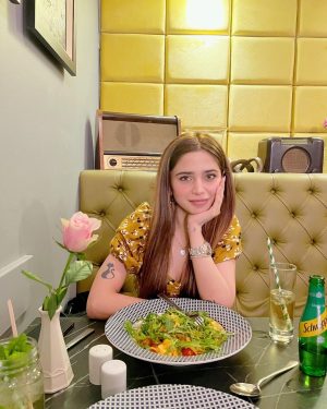 Aima Baig Instagram - Hii 🙋‍♀️

Dump #2