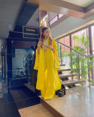 Aima Baig Instagram - Post Asia Cup 2023 opening ceremony shenanigans/spam. Last minute wardrobe saviour credit goes to none other than @ayan_khanofficial 💕💕

Performed my first solo single “Funkari” at the stadium 🥹 
I’m running out of wishes, all i could think of is how gracious God has been to me. Made me realize how blessings like these can make them dark days fade away slowly but surely🙏

Multan - y’all always surprise me w your positive energy. Thankyou so much for the love 💕

PCB - my official family including one of my fave @raosaab1 
And a big fat thankyou to the unit @emediacompany 🙏