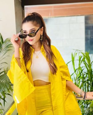Aima Baig Instagram - Post Asia Cup 2023 opening ceremony shenanigans/spam. Last minute wardrobe saviour credit goes to none other than @ayan_khanofficial 💕💕

Performed my first solo single “Funkari” at the stadium 🥹 
I’m running out of wishes, all i could think of is how gracious God has been to me. Made me realize how blessings like these can make them dark days fade away slowly but surely🙏

Multan - y’all always surprise me w your positive energy. Thankyou so much for the love 💕

PCB - my official family including one of my fave @raosaab1 
And a big fat thankyou to the unit @emediacompany 🙏