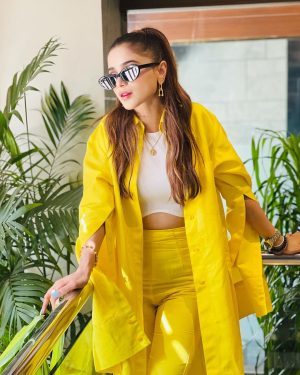 Aima Baig Instagram - Post Asia Cup 2023 opening ceremony shenanigans/spam. Last minute wardrobe saviour credit goes to none other than @ayan_khanofficial 💕💕

Performed my first solo single “Funkari” at the stadium 🥹 
I’m running out of wishes, all i could think of is how gracious God has been to me. Made me realize how blessings like these can make them dark days fade away slowly but surely🙏

Multan - y’all always surprise me w your positive energy. Thankyou so much for the love 💕

PCB - my official family including one of my fave @raosaab1 
And a big fat thankyou to the unit @emediacompany 🙏