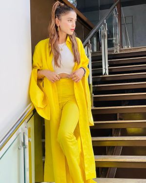Aima Baig Instagram - Post Asia Cup 2023 opening ceremony shenanigans/spam. Last minute wardrobe saviour credit goes to none other than @ayan_khanofficial 💕💕

Performed my first solo single “Funkari” at the stadium 🥹 
I’m running out of wishes, all i could think of is how gracious God has been to me. Made me realize how blessings like these can make them dark days fade away slowly but surely🙏

Multan - y’all always surprise me w your positive energy. Thankyou so much for the love 💕

PCB - my official family including one of my fave @raosaab1 
And a big fat thankyou to the unit @emediacompany 🙏