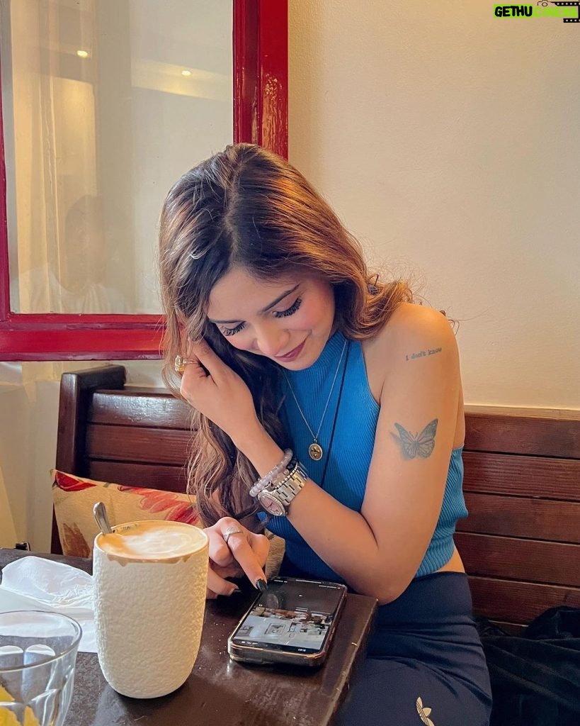 Aima Baig Instagram - Now that i’m back.. Will be bombarding your feed w some tour spam. Apologies in advance - I’m still jetlag but happy to be back home 💙 Amsterdam, Netherlands