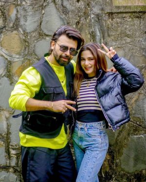 Aima Baig Instagram - Couple of malangeez 💕✌️

@farhan_saeed