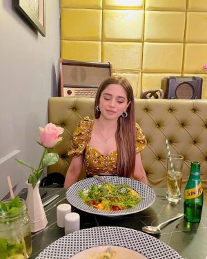 Aima Baig Instagram - Hii 🙋‍♀️

Dump #2