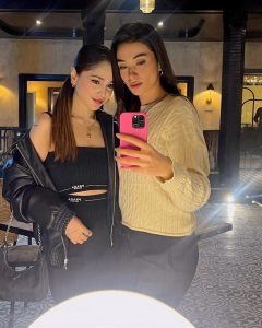 Aima Baig Instagram - Some girling 👯‍♀️👯‍♀️👯‍♀️ P.s Obsessed w houdini lately ✨