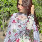 Aima Baig Instagram - عید مبارک 💕 @lxmofficial