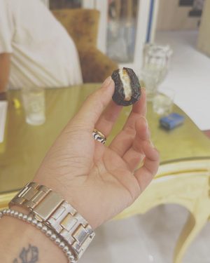 Aima Baig Instagram - Iftaar at my fav @iamfahadhussayn 

Thankyou Fahad, ily you are a great host, although i almost missed it 🙏🤷‍♀️❤️

#myra i couldnt find your insta 🥺