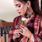 Aima Baig Instagram - I can’t get enough of the craftsmanship and vibrant hues in Asim Jofa’s ‘Rania’ Collection. It’s a fashion journey worth taking! 😍🌟 @asimjofa @iamasimjofa #AsimJofa #IWearAsimJofa #RaniaPreWinterCollection #AsimJofaEssentials #EmbroideredCollection #RaniaPreWinter #JofaPrints #AJEssentials #Unstitched #PrintCollection #AimaBaig #Fashion #trending