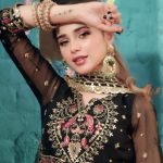 Aima Baig Instagram - Ready to flaunt your cultural side? “Abresham Collection” is now available online! Get your favorites and let’s make a fashion statement. 💁‍♀️👑 @asimjofa @iamasimjofa #AsimJofa #IWearAsimJofa #AbreshamCollection #Embroidered #Unstitched #FestiveCollection #MawraHocane #AimaBaig #KomallMeer #Luxury #Chiffon #FestiveWear #WeddingWear #UnstitchedCollection #Fashion #Trending #ShopNow
