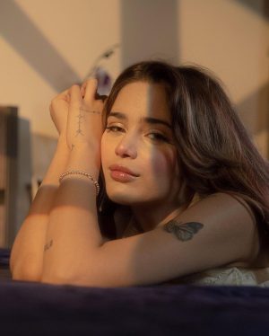 Aima Baig Instagram - meet me 🌸
Part 1

@thatlil.kid
Makeup and hair @ayan_khanofficial